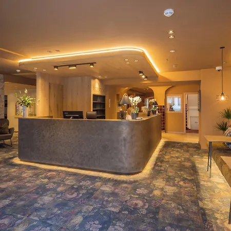 Postresidenz מאיירהופן